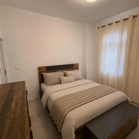 Vakantiehuis Spacious 4-bedroom Townhouse In Life *