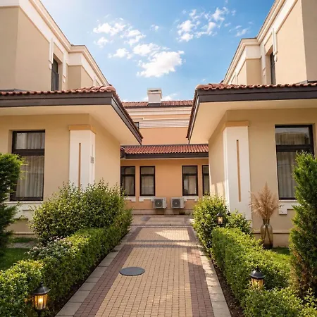Spacious 4-bedroom Townhouse In Life Vakantiehuis