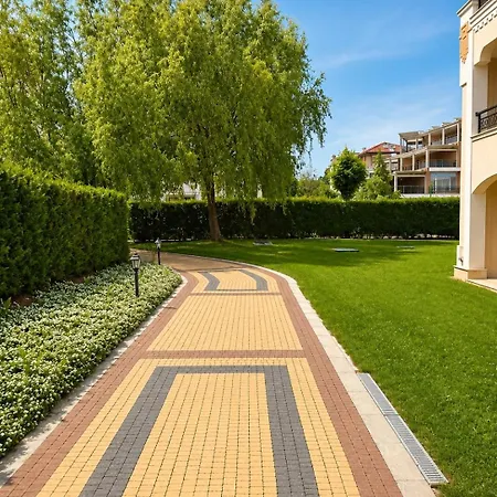 Spacious 4-bedroom Townhouse In Life * Dyuni