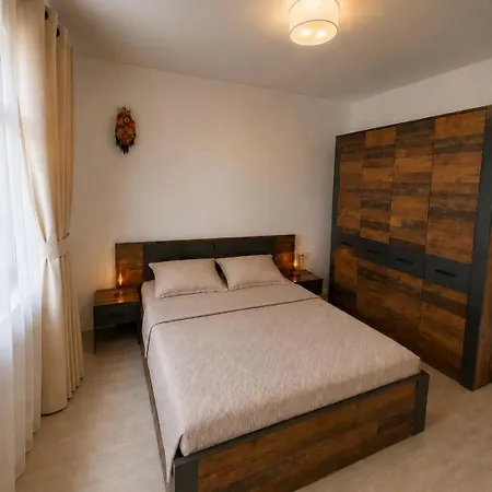 Vakantiehuis Spacious 4-bedroom Townhouse In Life *