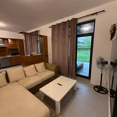 Vakantiehuis Spacious 4-bedroom Townhouse In Life Dyuni