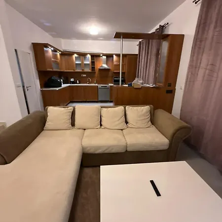 Vakantiehuis Spacious 4-bedroom Townhouse In Life Dyuni