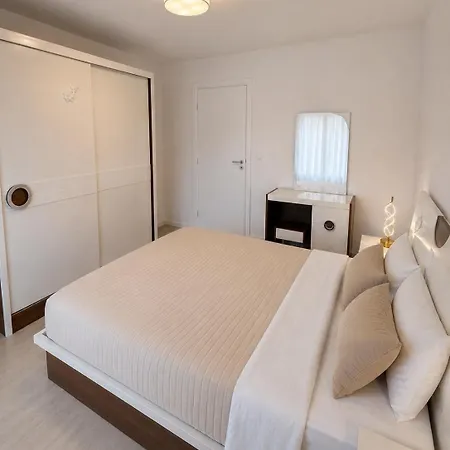 Vakantiehuis Spacious 4-bedroom Townhouse In Life Dyuni