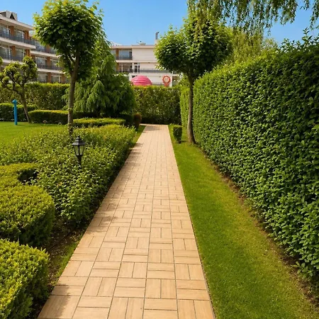 Vakantiehuis Spacious 4-bedroom Townhouse In Life