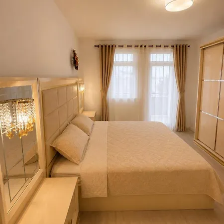 Spacious 4-bedroom Townhouse In Life Vakantiehuis Dyuni
