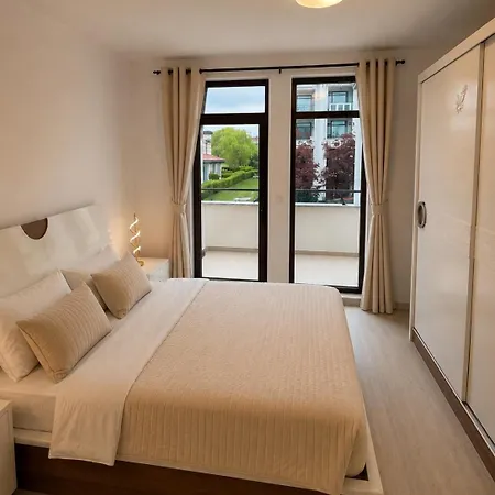 Vakantiehuis Spacious 4-bedroom Townhouse In Life *